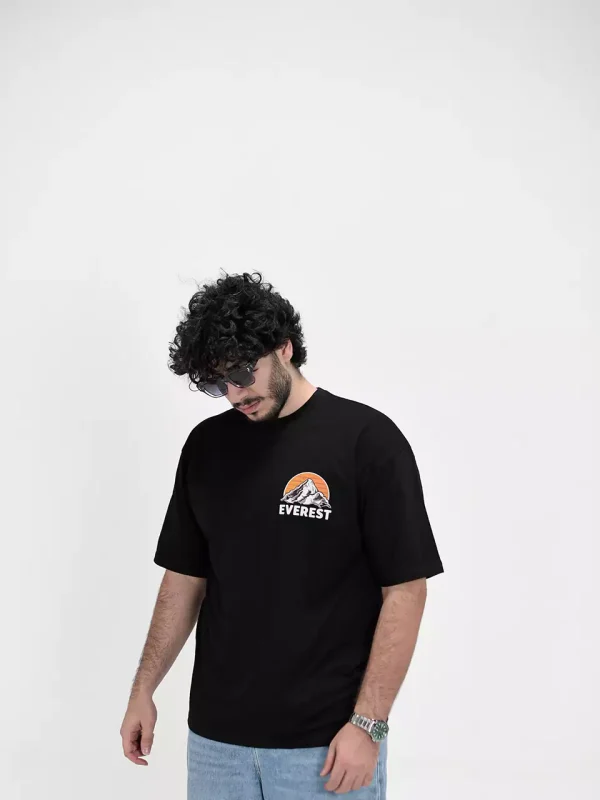 Model wearing a black everest t-shirt for men - new summer collection